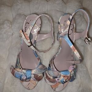 BRAND NEW NEVER WORN TED BAKER NESTAR ANKLE STRAP SANDALS IN SIZE 7.